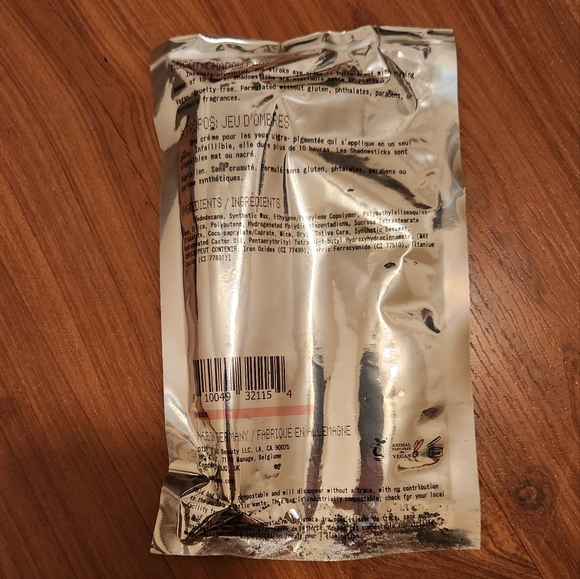 About Face Pearly Shadowstick - Baroque (Pearly Pink Ice) - Picture 5 of 5